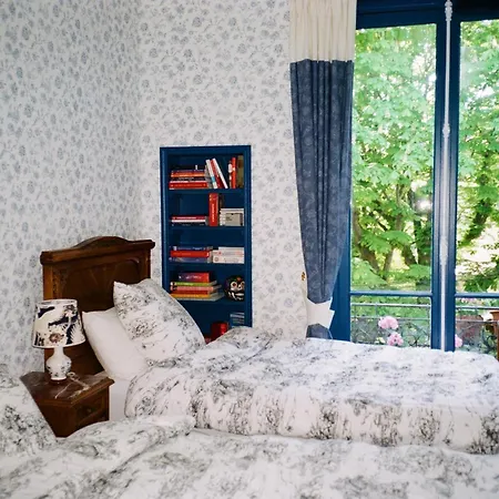 Maison Des Marronniers Bed & Breakfast *